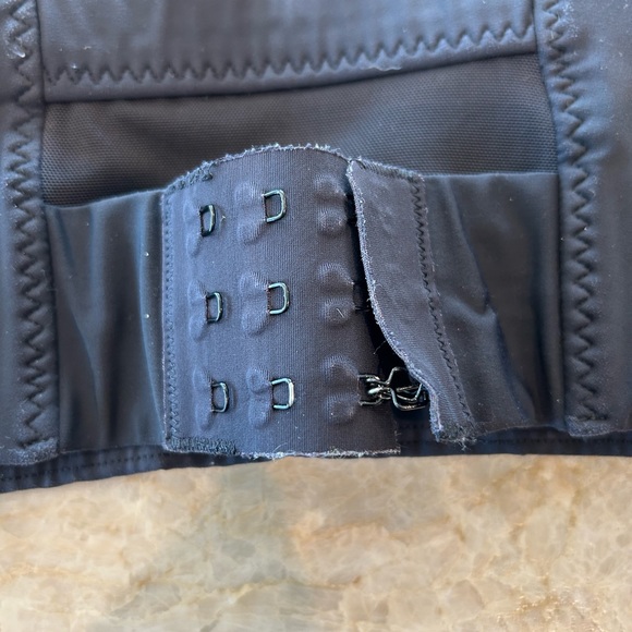 Athleta - Gigi High Intensity Sports Bra See Measurements - Picture 4 of 8